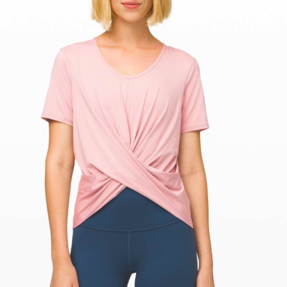 Lululemon Do the Daily Twist Front Short Sleeve Top in Smoky Blush size Medium